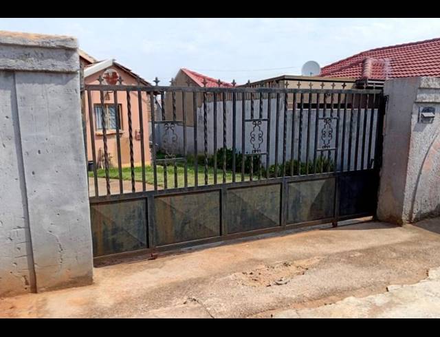 3 BEDROOM HOUSE FOR SALE IN MEADOWLANDS